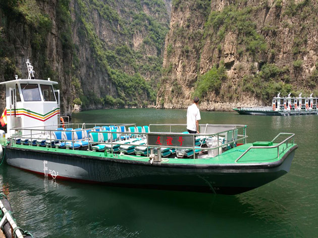 北京龙庆峡景区10条不锈钢环保游船顺利下水运营